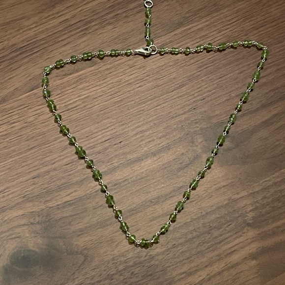Gorgeous green peridot gemstones on adjustable 16-18 inch necklace - Picture 3 of 5